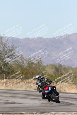 media/Dec-01-2025-Moto Forza (Mon) [[2daa91e15f]]/3-Beginner Group/Session 3 (Turn 3)/